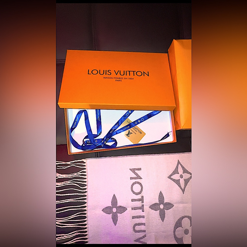 Louis Vuitton White and Gray Monogram Silk Scarf - Picture 11 of 15